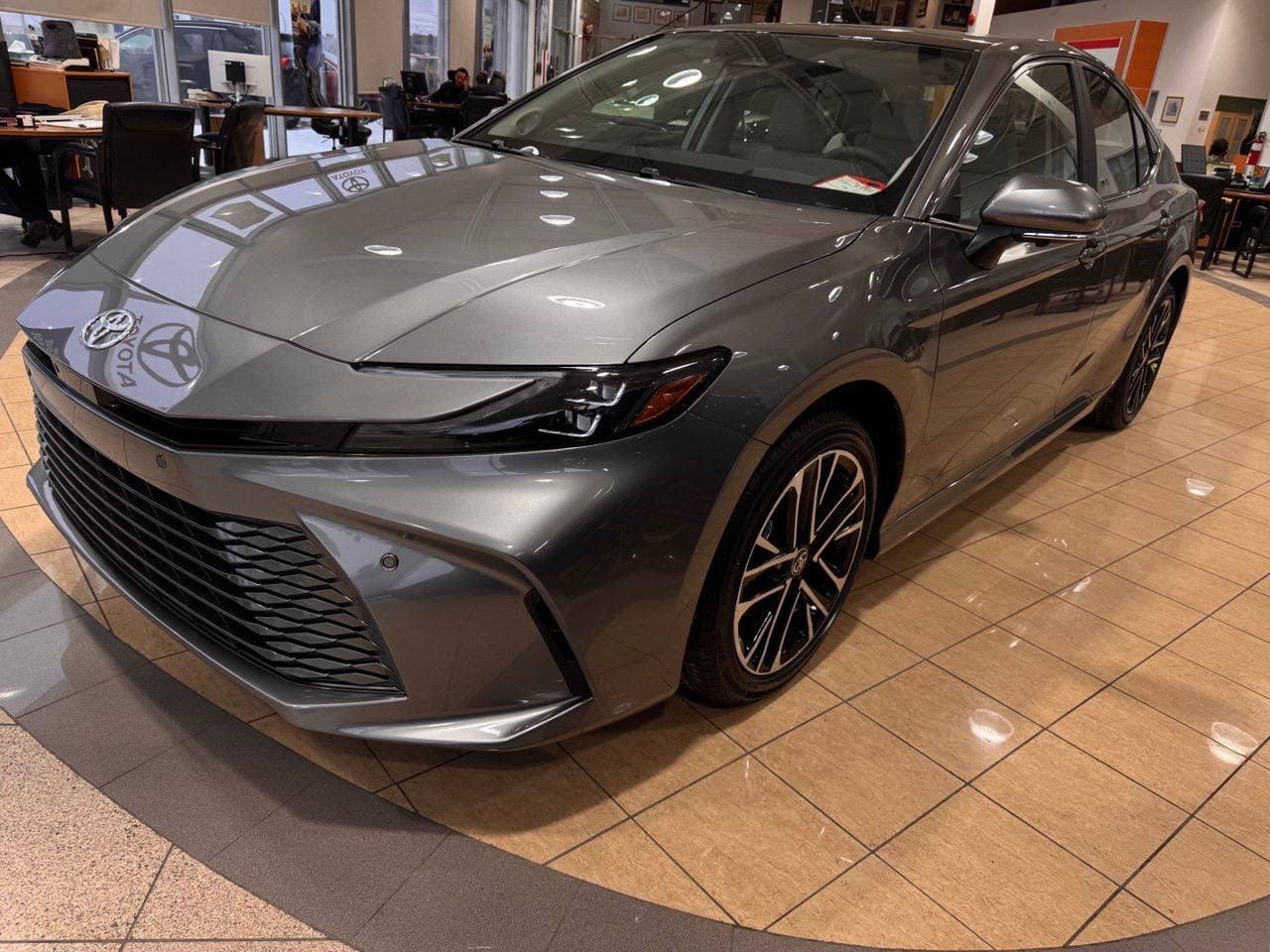 Toyota Camry XLE, 2026