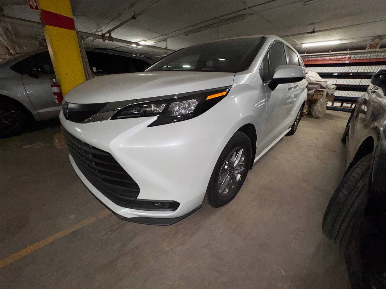 Toyota Sienna XLE, 2026