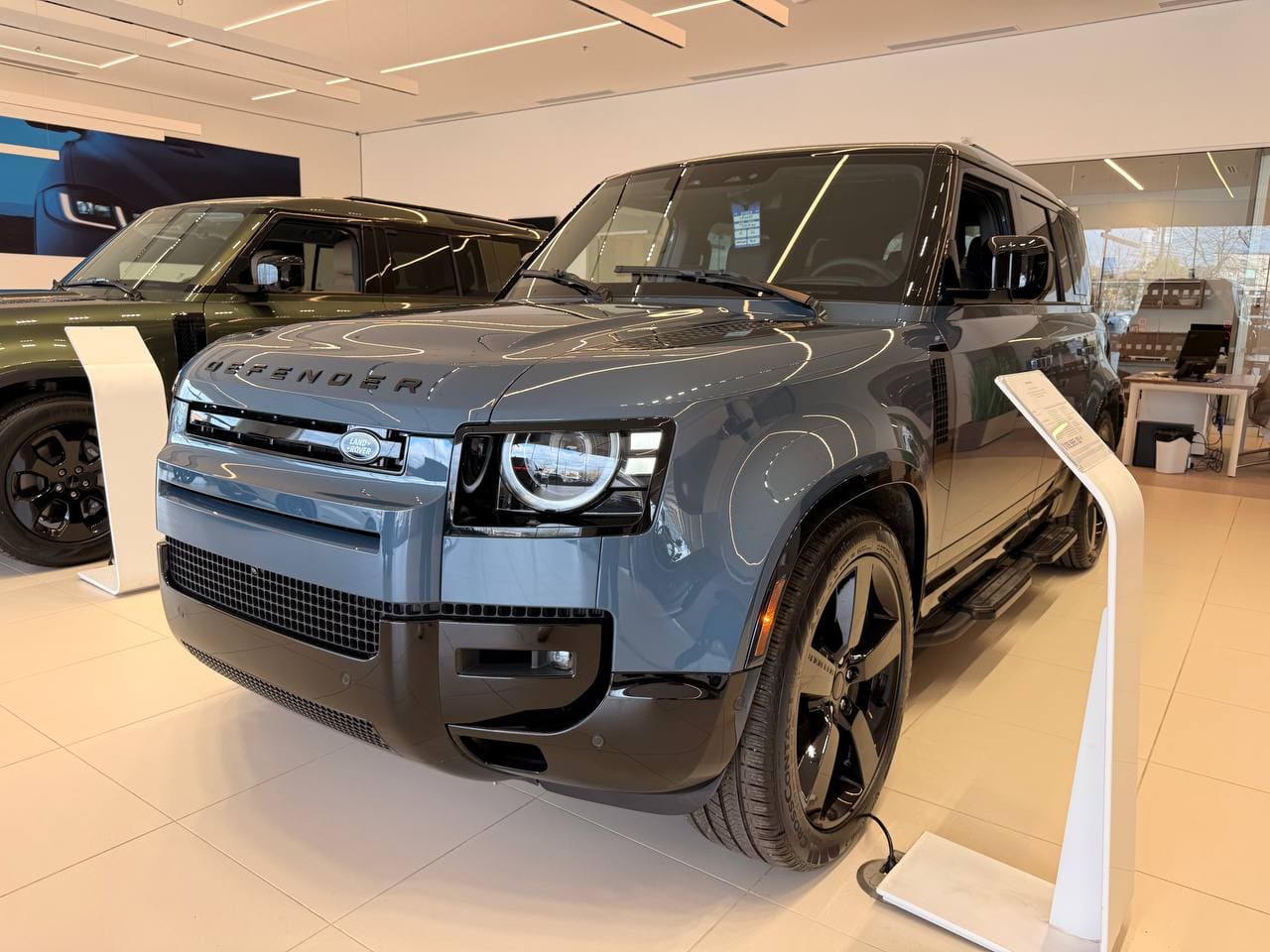 Land Rover Defender X-DYNAMIC SE, 2026